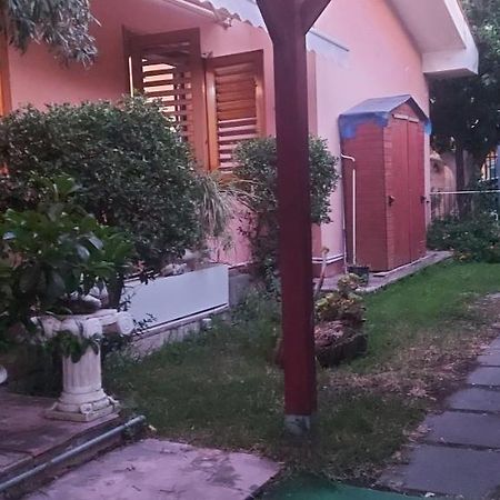 Stanza In Villa Con Giardino Con Box Doccia Idromassaggio Rent A Car Aci Bonaccorsi Екстериор снимка