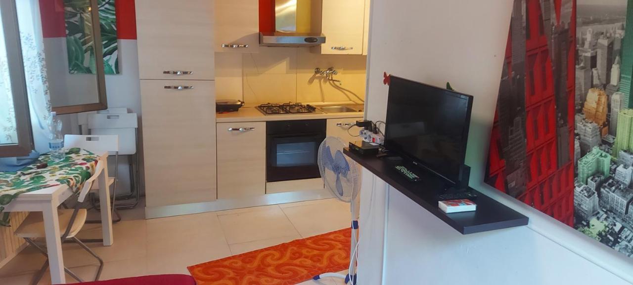Stanza In Villa Con Giardino Con Box Doccia Idromassaggio Rent A Car Aci Bonaccorsi Екстериор снимка