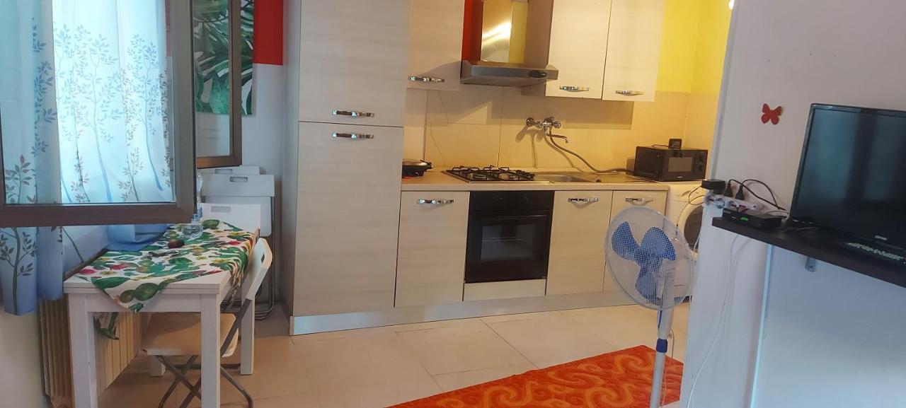 Stanza In Villa Con Giardino Con Box Doccia Idromassaggio Rent A Car Aci Bonaccorsi Екстериор снимка