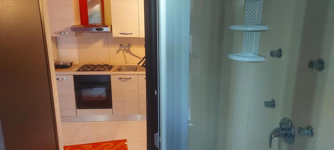 Stanza In Villa Con Giardino Con Box Doccia Idromassaggio Rent A Car Aci Bonaccorsi Екстериор снимка