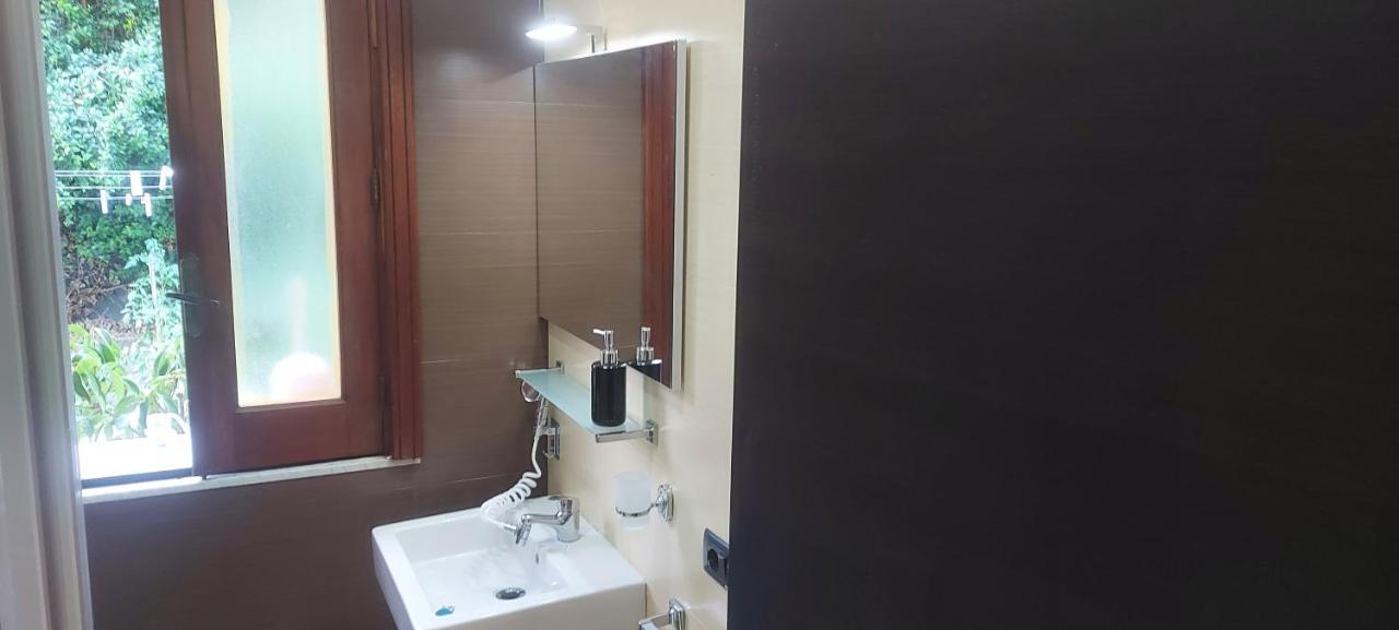 Stanza In Villa Con Giardino Con Box Doccia Idromassaggio Rent A Car Aci Bonaccorsi Екстериор снимка